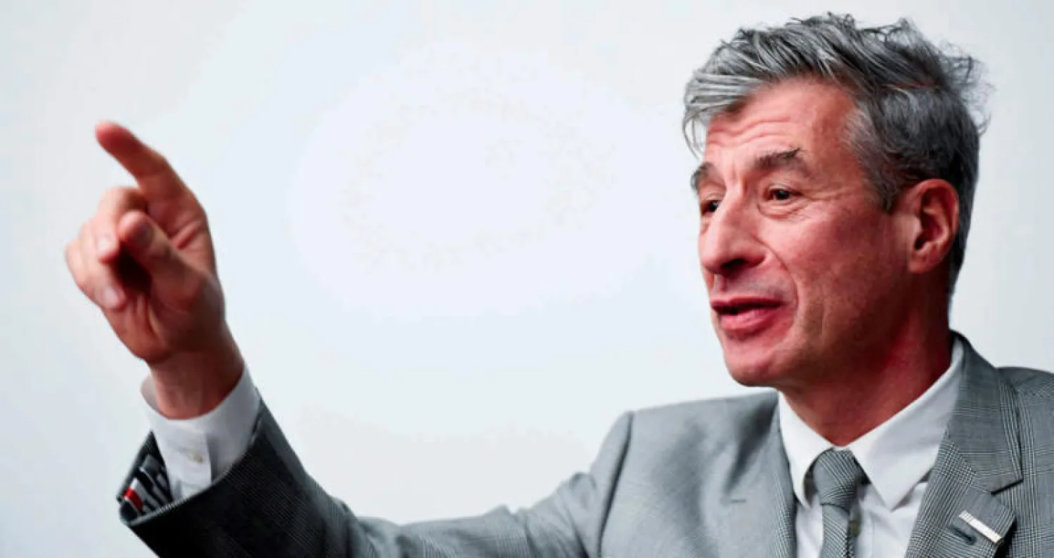 الفنان موريتسيو كاتيلان (أ.ف.ب)