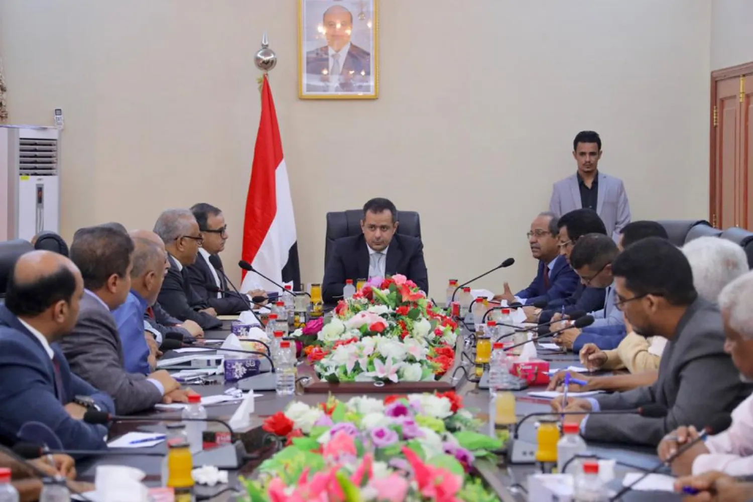 The Yemeni PM presides over a meeting of the University of Aden on Monday. (Saba news agency)