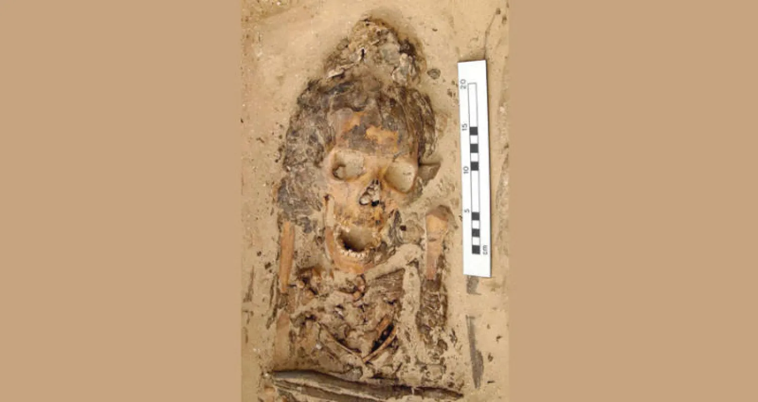 العثور على مومياواتين فرعونيتين تحملان قبعتين ملتصقتين بالرأس