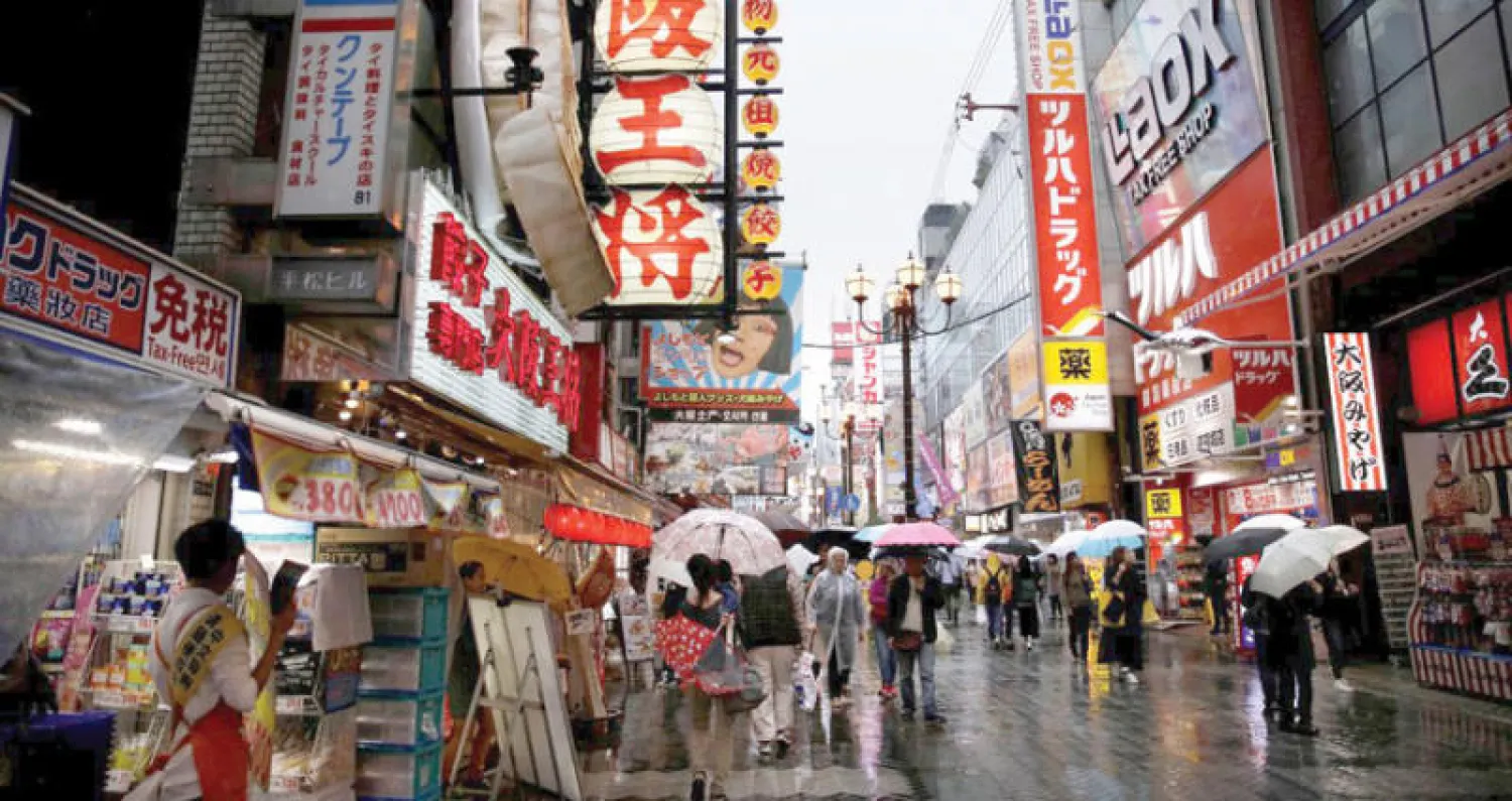 شهد الاقتصاد الياباني نموا فصليا... لكن المخاوف من التداعيات العالمية لا تزال تؤرق المسؤولين (رويترز)