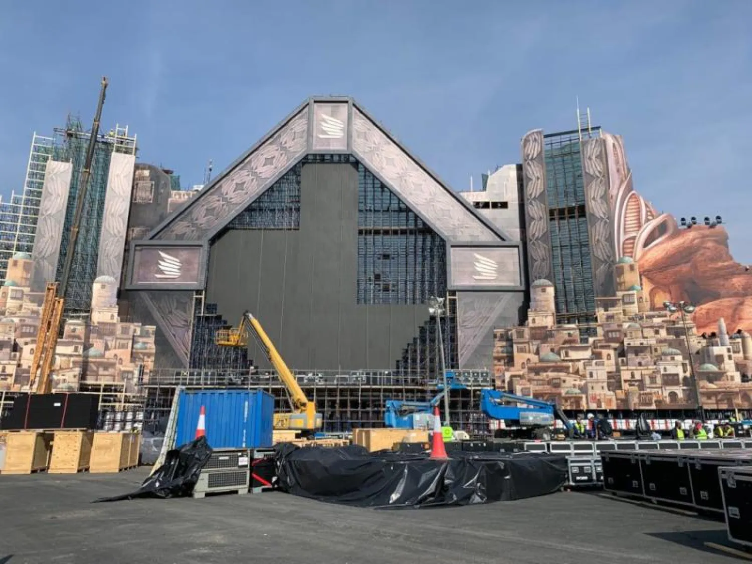 الاستعدادات مستمرة لاستقبال أضخم مهرجان موسيقي في الشرق الأوسط (الشرق الأوسط)