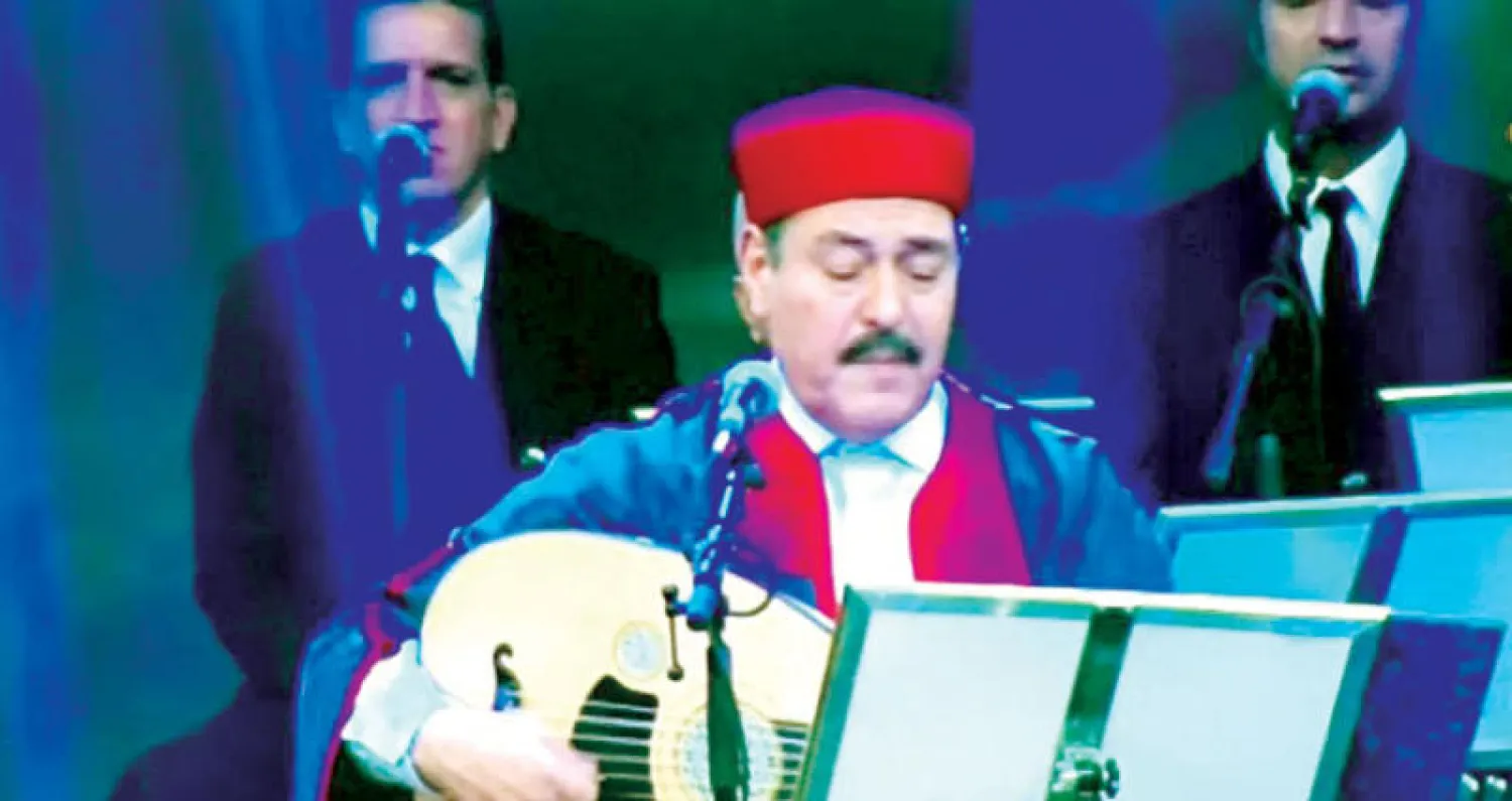 لطفي بوشناق خلال حفل بالخرطوم