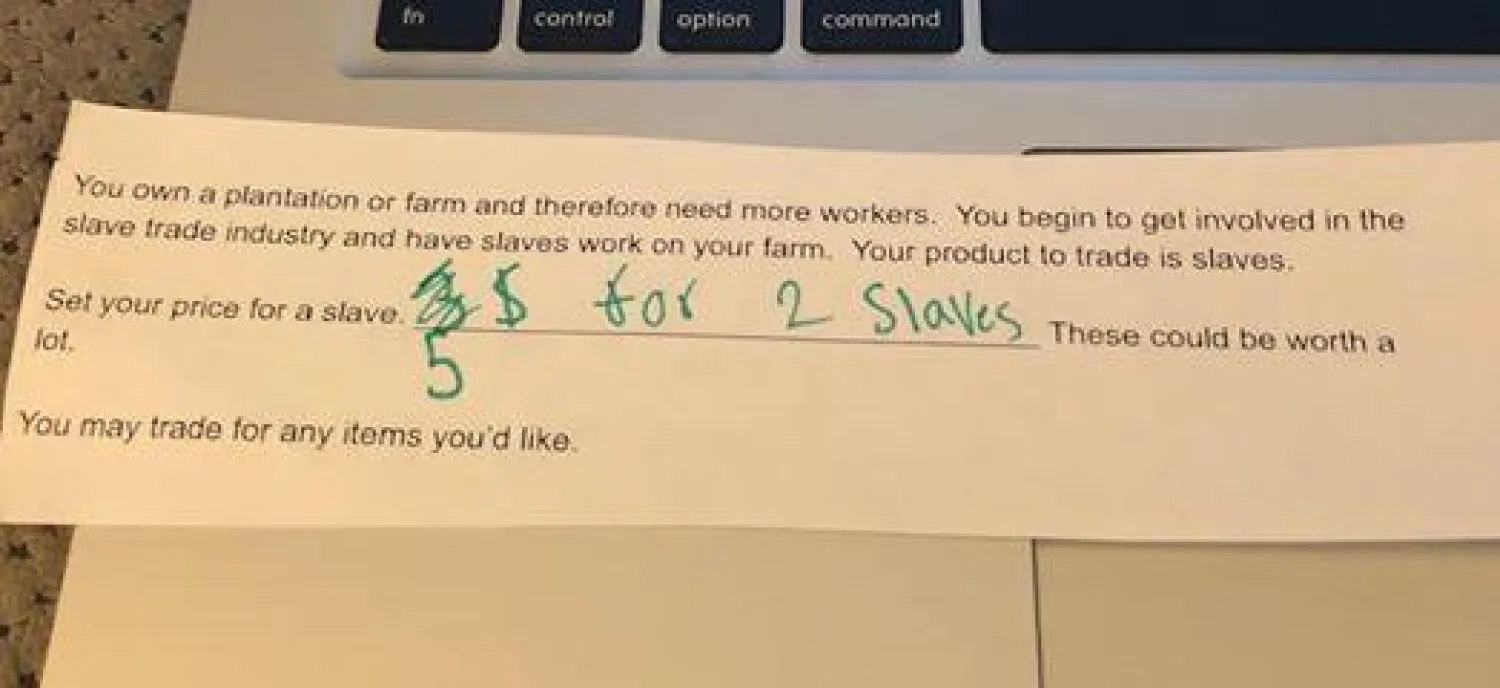 الواجب التعليمي الذي كلف به المدرس طلابه (أ.ب)