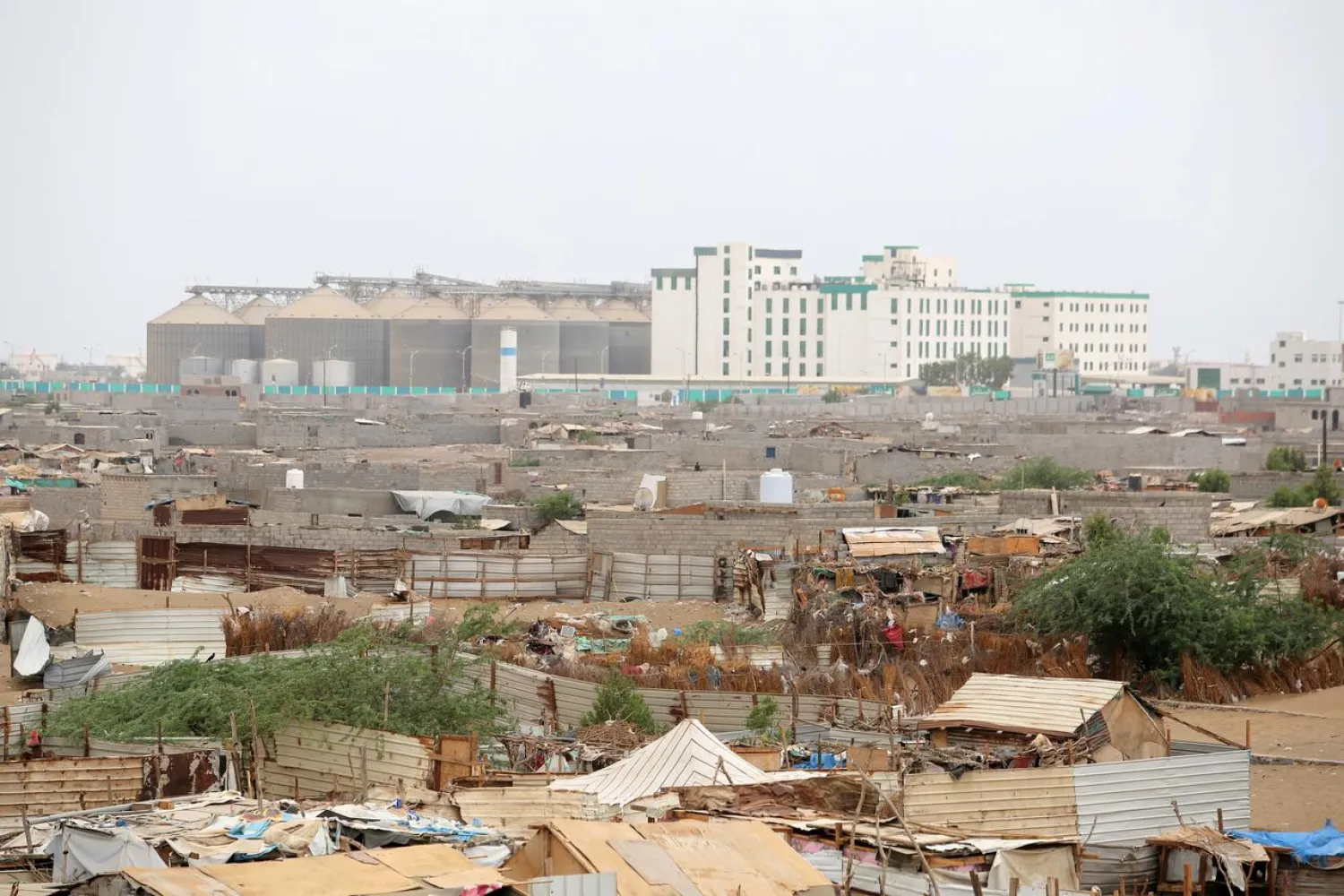 Hodeidah port's grain silos are pictured from a nearby shantytown in Hodeidah, Yemen June 16, 2018. REUTERS/Abduljabbar Zeyad/File Photo