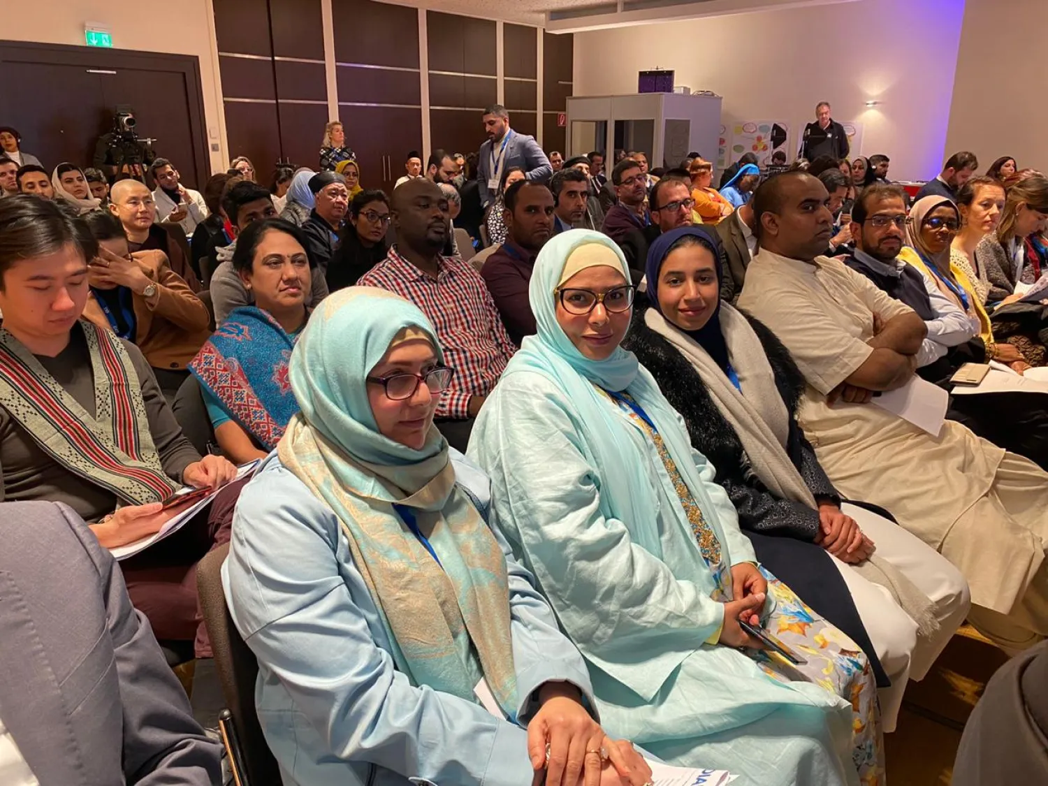 شابات سعوديات بين خريجي البرنامج (الشرق الأوسط)