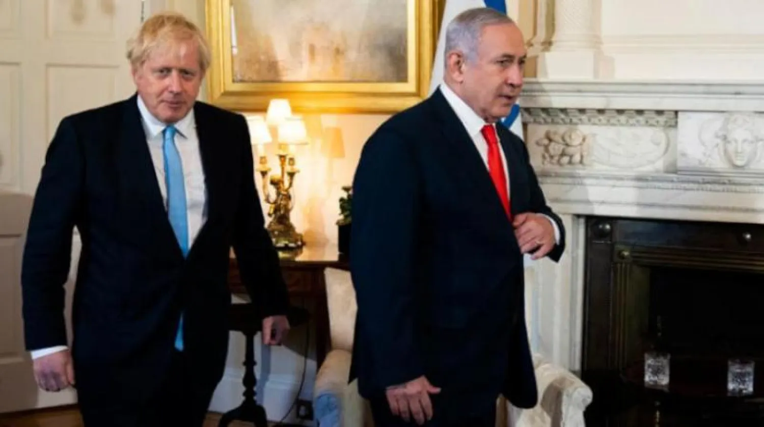رئيس الوزراء البريطاني بوريس جونسون لدى استقباله نظيره الإسرائيلي بنيامين نتنياهو في لندن  (أرشيفية - إ.ب.أ)