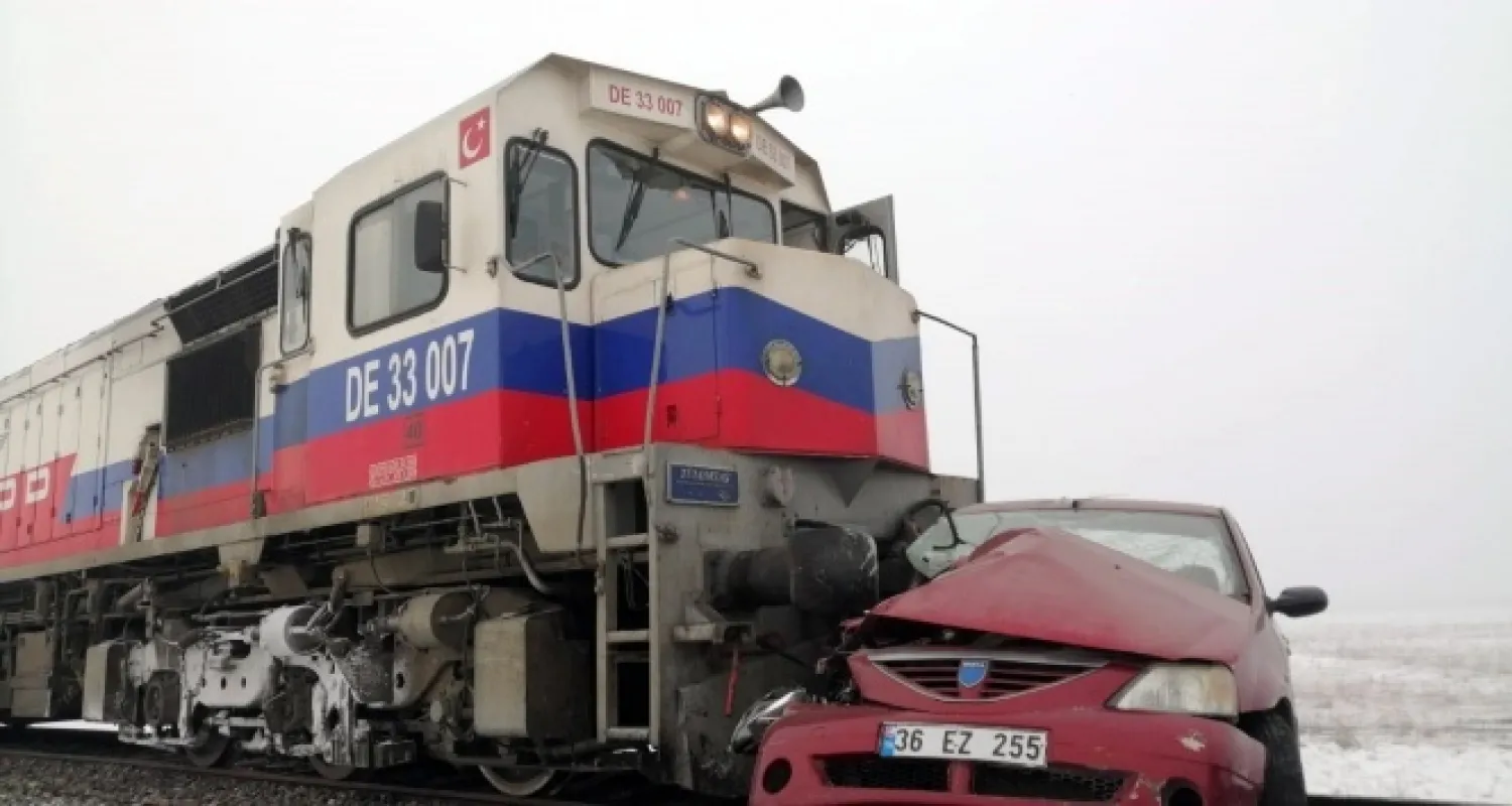 Kars'ta tren kazası: 3 ölü, 3 yaralı