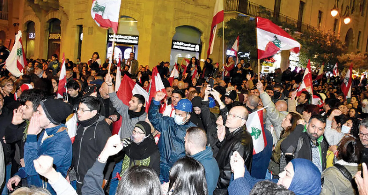متظاهرون وسط بيروت أمس (غيتي)