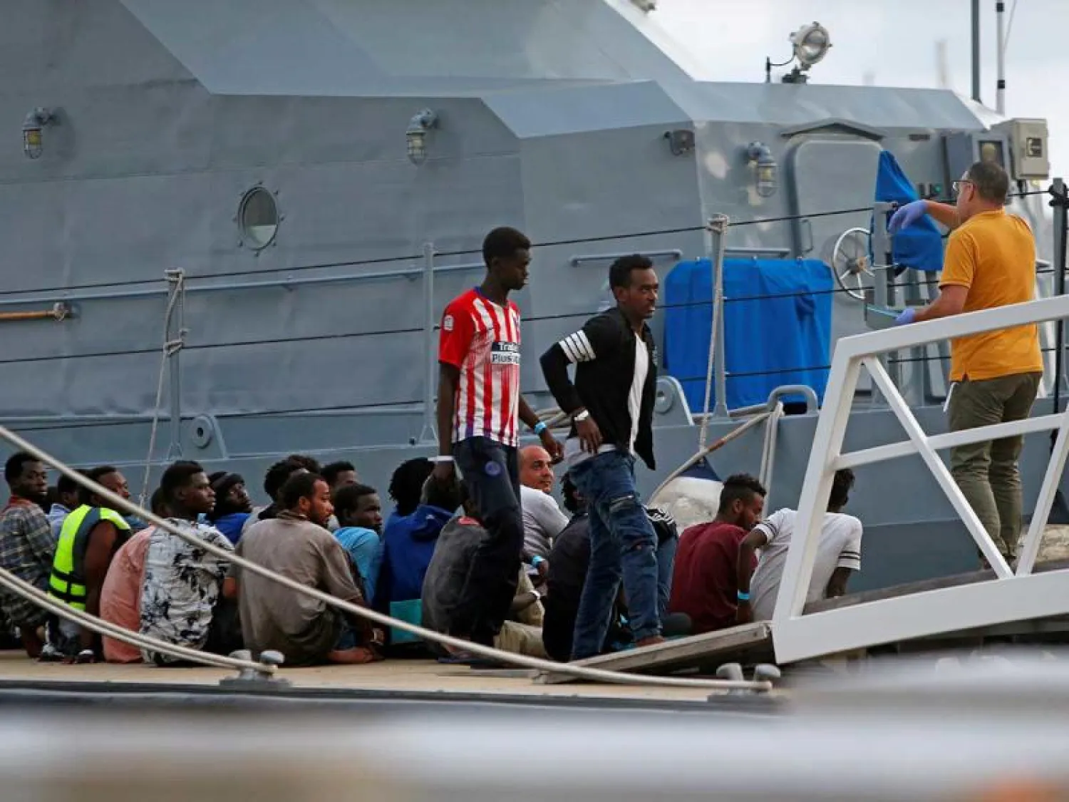 مجموعة من المهاجرين الأفارقة يصلون إلى مالطا (أرشيف - رويترز)