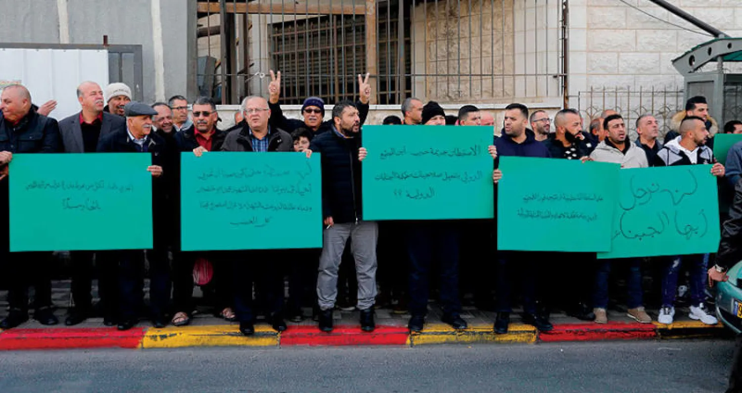 مظاهرة فلسطينية في القدس احتجاجاً على اعتداء مستوطنين على بلدة شعفاط (أ.ف.ب)