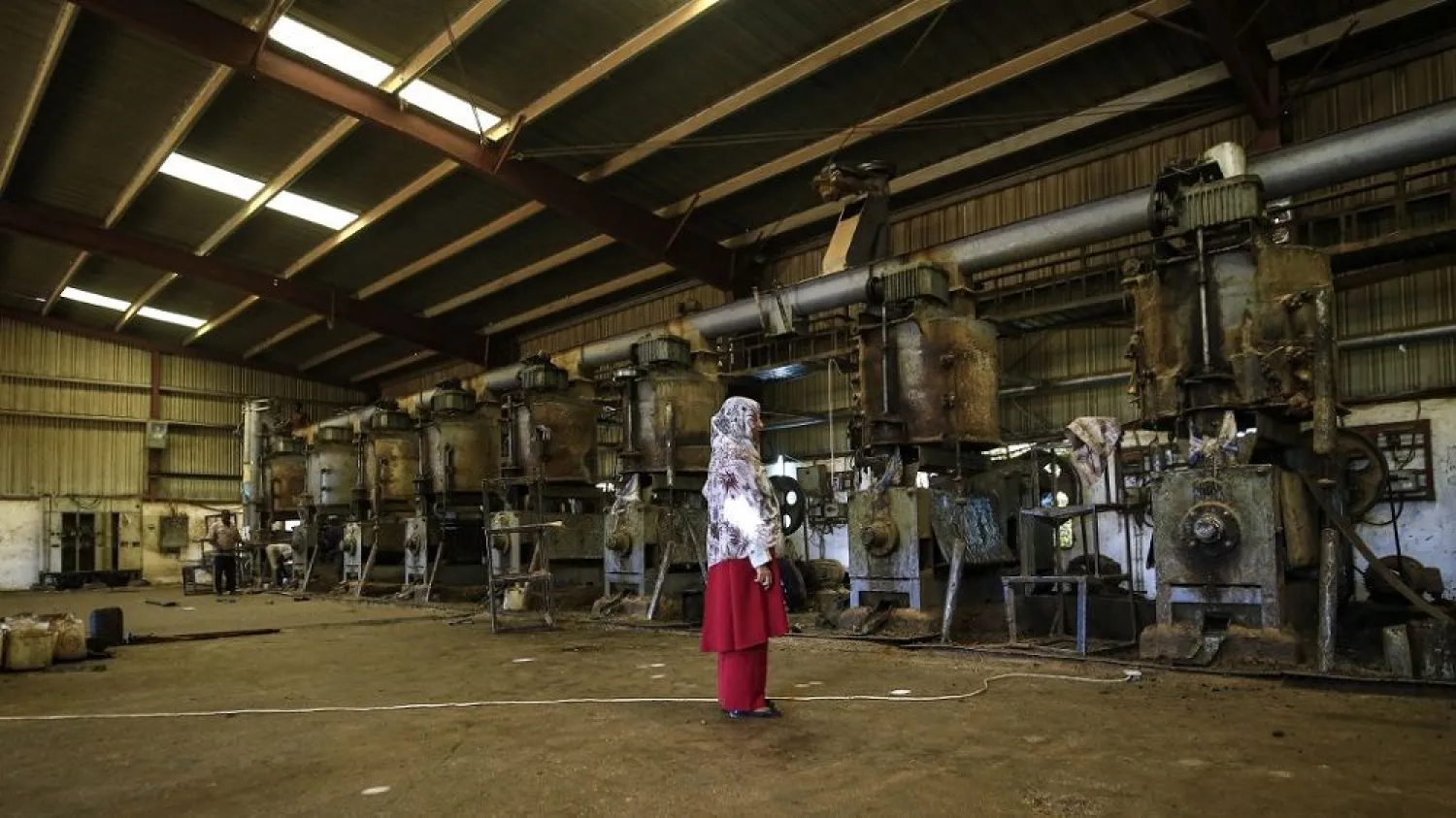 Sarah al-Fateh, General Manager at Teital Oil Mills, walks at the facility in the Sudanese capital Khartoum, November 24, 2019. (AFP)