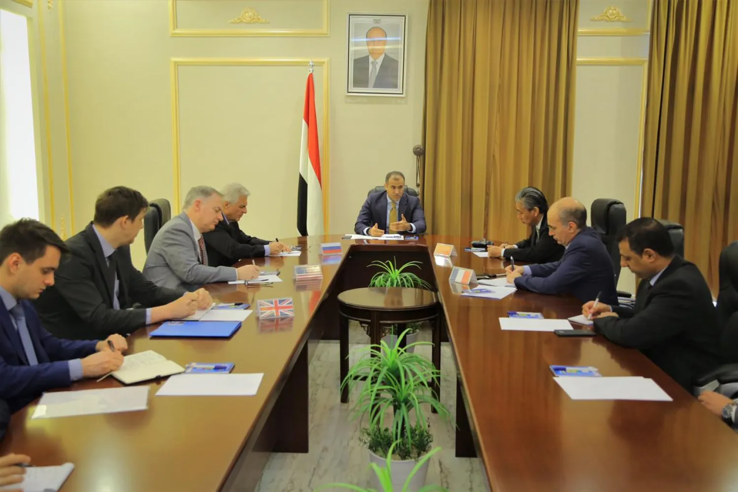 Yemeni Foreign Minister Mohammed Al-Hadhrami met in Riyadh with the ambassadors of the UN Security Council five member countries to Yemen. (Saba news agency)
