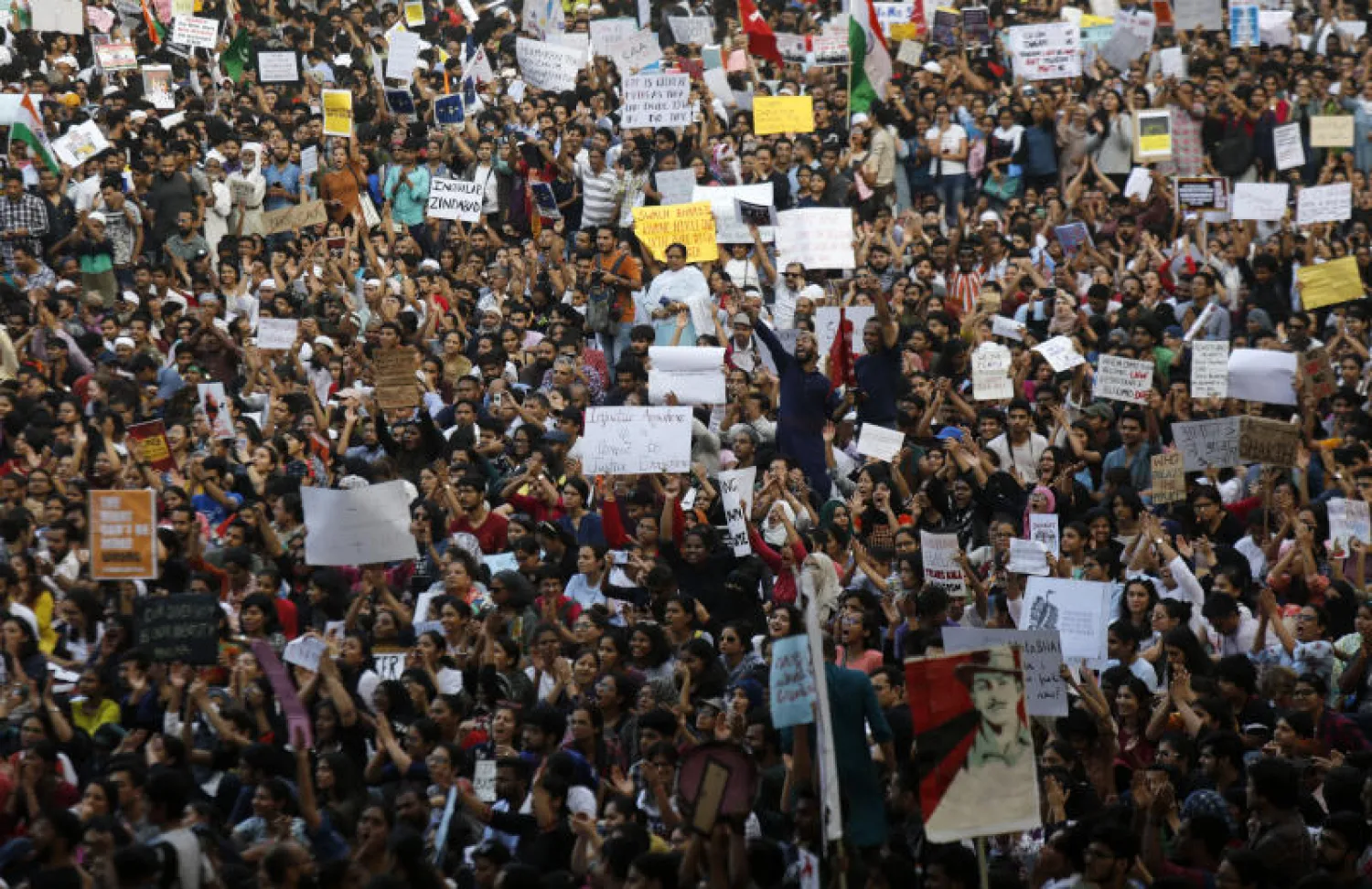 احتجاجات في العاصمة الهندية نيودلهي (إ.ب.أ)