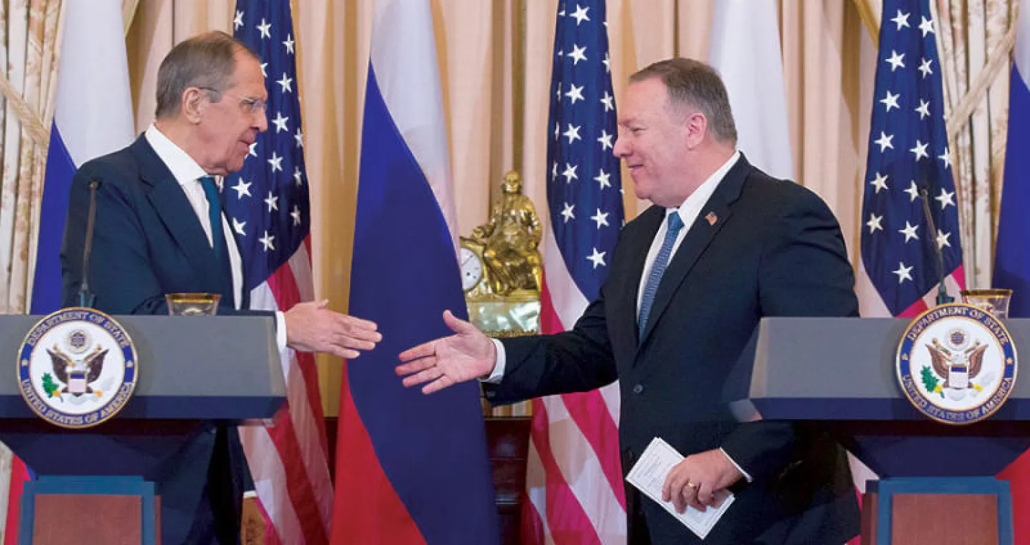 وزير الخارجية الأميركي مايك بومبيو ونظيره الروسي سيرغي لافروف خلال لقائهما في واشنطن في 10 الشهر الحالي (أ.ب)