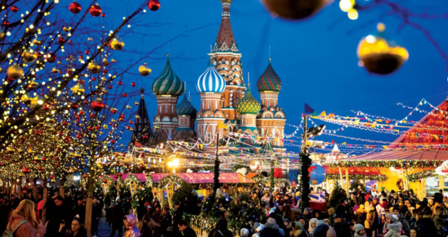 الساحة الحمراء في موسكو تتزيّن احتفالاً بالميلاد والسنة الجديدة (أ.ب)