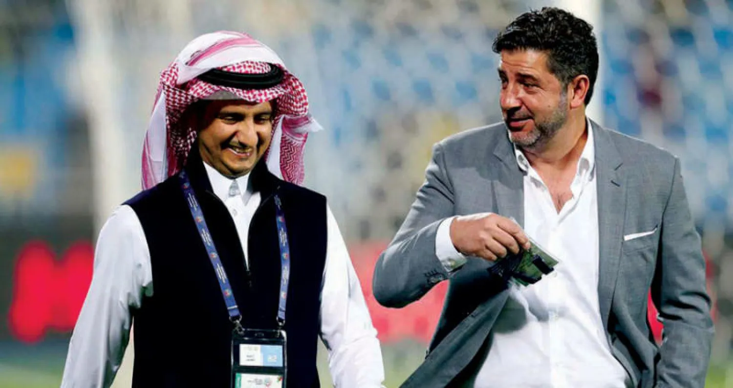 نقاش بين المدير الفني للنصر فيتوريا و المشرف العام عبد الرحمن الحلافي