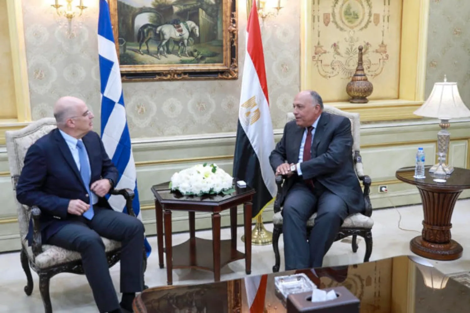 وزير الخارجية المصري سامح شكري مع نظيره اليوناني نيكوس دندياس (أ.ف.ب)