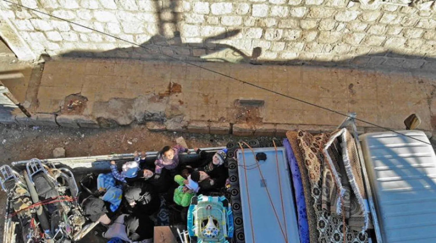 Suriye'de Maarat el-Numan sakinleri bilinmeze doğru kaçıyor