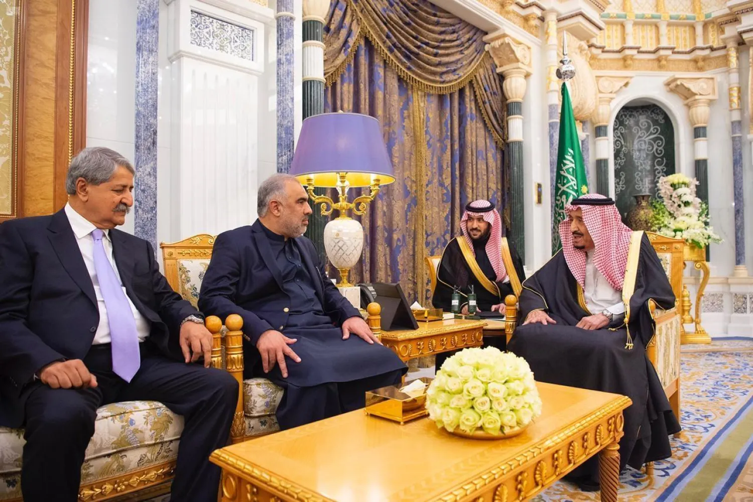 King Salman bin Abdulaziz receives the speaker of Pakistan's National Assembly. (SPA)