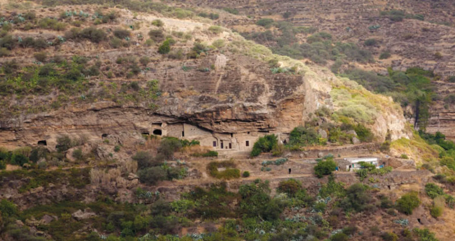 منطقة جبلية تضم 21 كهفاً