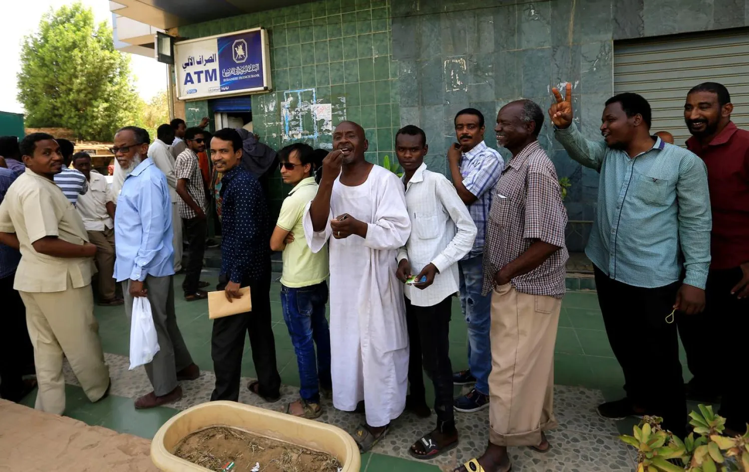 People queue to withdraw money from an automated teller machine, ATM, in Khartoum, Sudan (File Photo: Reuters)