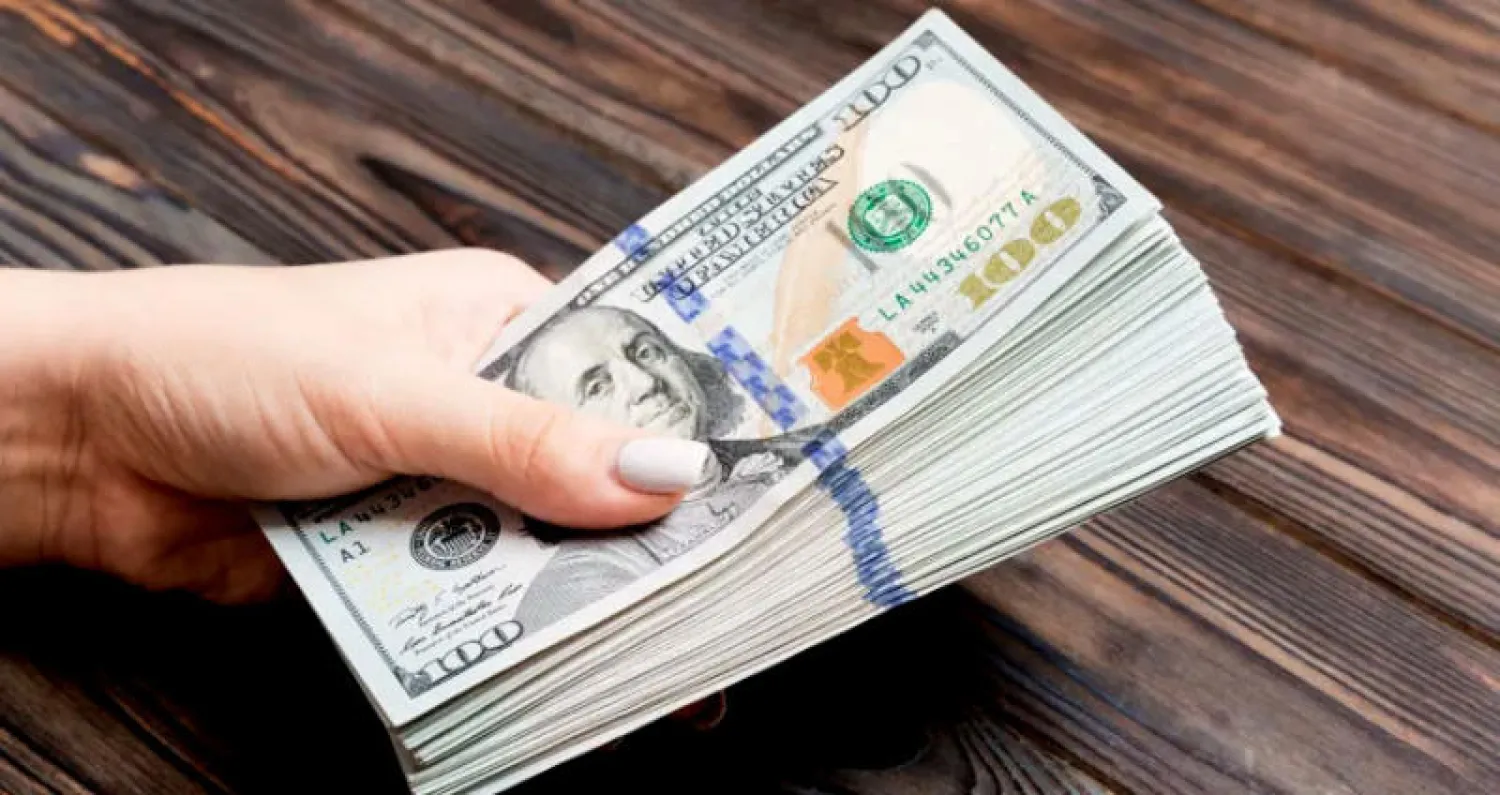 رهانات متناقضة على الدولار في 2020