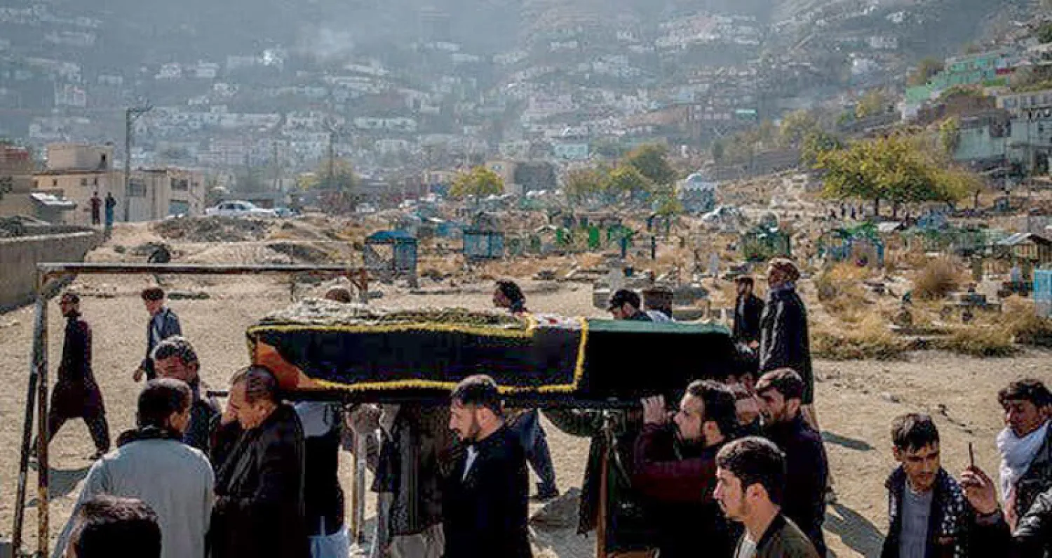 البروفسور عزيز بانغشيري يشيع الشهر الماضي في العاصمة كابل بعد اختطافه وقتله (نيويورك تايمز)