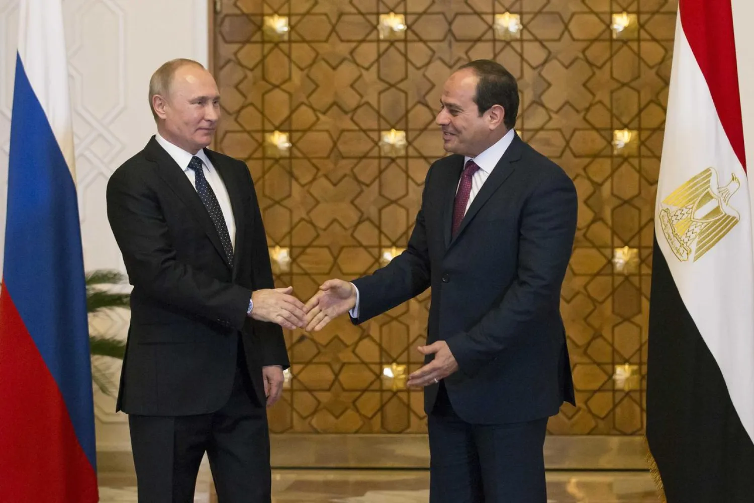 Russia's President Vladimir Putin (L) meets with Egyptian President Abdul Fattah al-Sisi in Cairo, Egypt December 11, 2017. (Reuters)