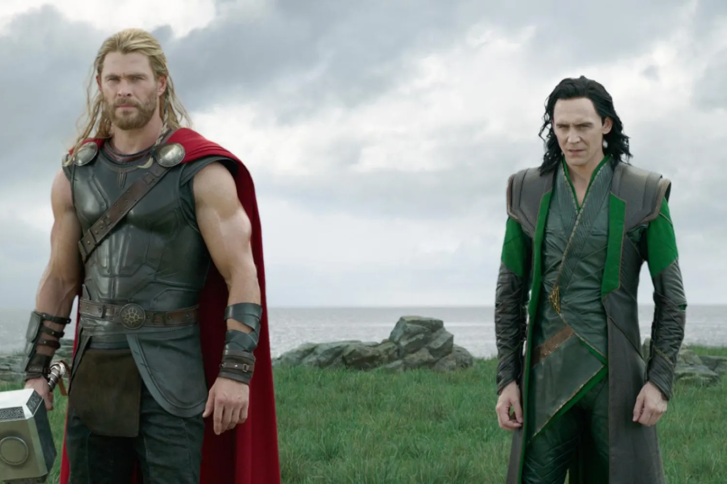 Chris Hemsworth "Thor", Tom Hiddleston ise "Loki"yi canlandırıyor (Marvel)

