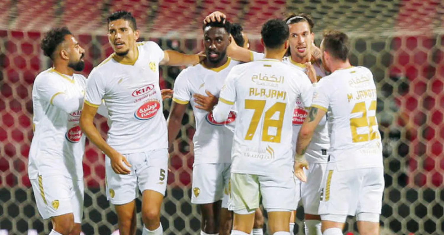 لاعبو الفتح حققوا فوزاً مهماً على الاتحاد في مباراتهم الأخيرة (الشرق الأوسط)