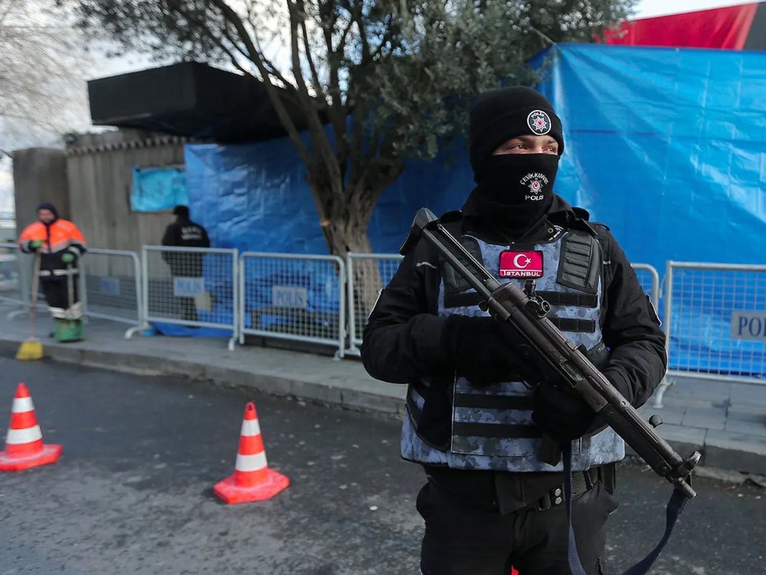 Turkish police stand guard outside the Reina nightclub by the Bosphorus, which was attacked by ISIS, in Istanbul, Turkey, January 1, 2017. (Reuters)