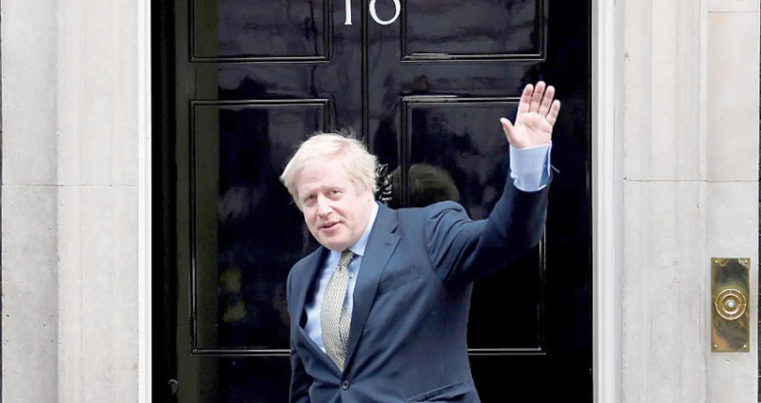 بوريس جونسون لدى عودته إلى «10 داونينغ ستريت» في 13 ديسمبر (رويترز)