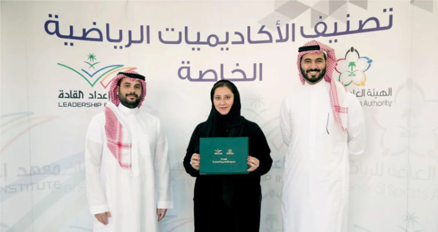 لينة آل معينا خلال تسلمها شهادة التصنيف (الشرق الأوسط)