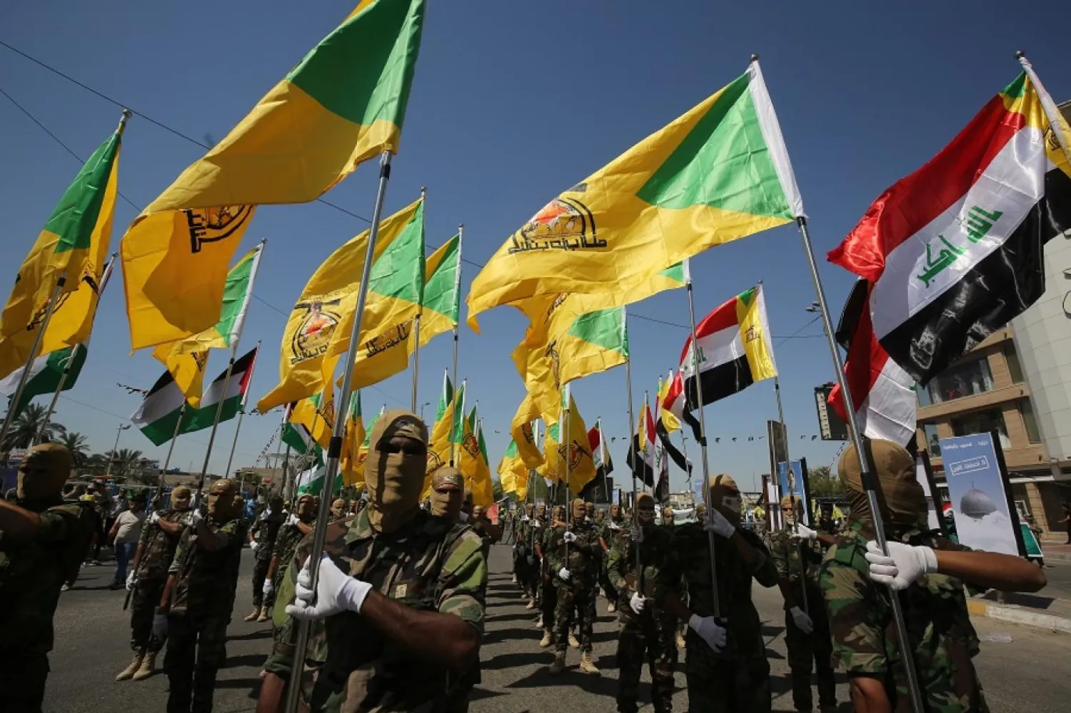 Ketaib Hizbullah’ın (KH) Bağdat’taki askeri geçit töreni (AFP)