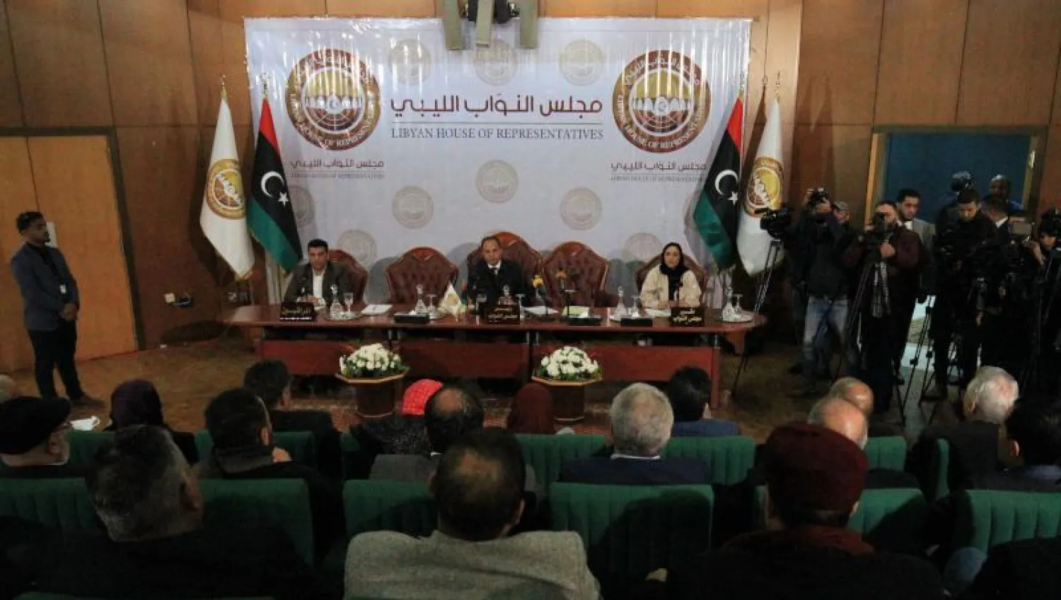 مجلس النواب الليبي خلال انعقاده اليوم لبحث التدخل التركي (أ.ف.ب)