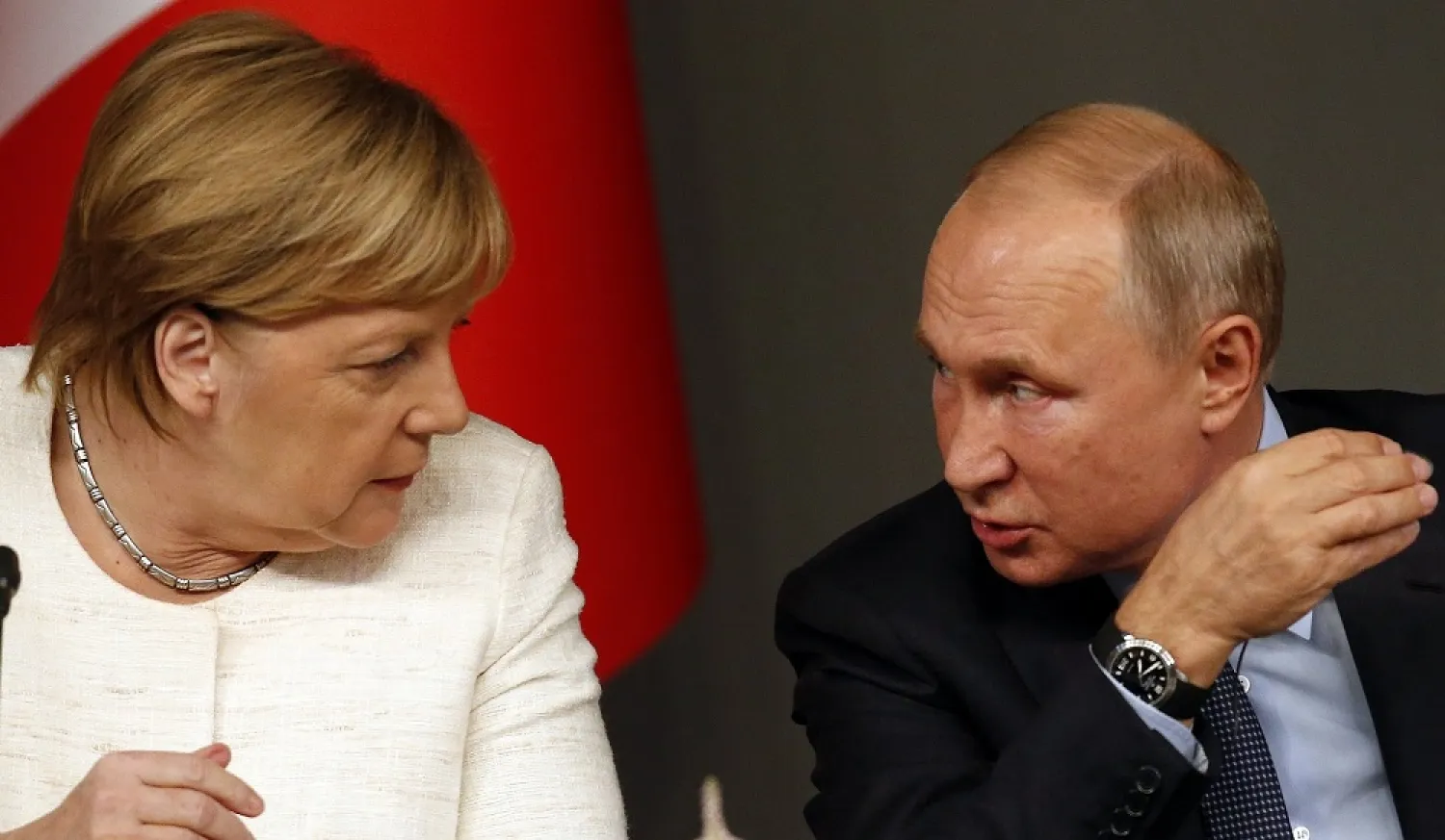 German Chancellor Angela Merkel, left, listens to Russian President Vladimir Putin as they attend a news conference following a summit on Syria, in Istanbul, October 27, 2018. (AP)