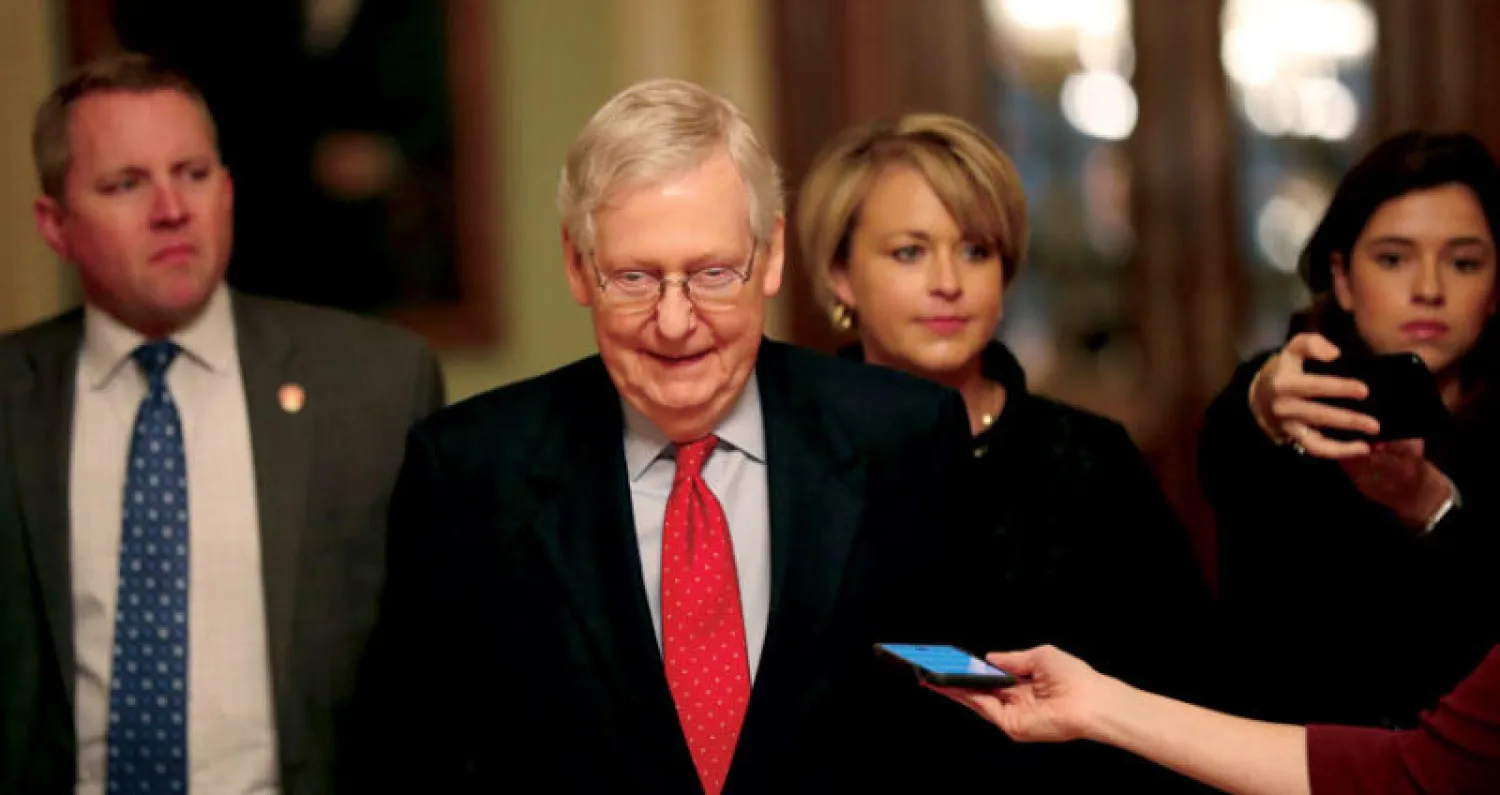 زعيم الأغلبية في مجلس الشيوخ لدى وصوله إلى الكونغرس الاثنين (رويترز)