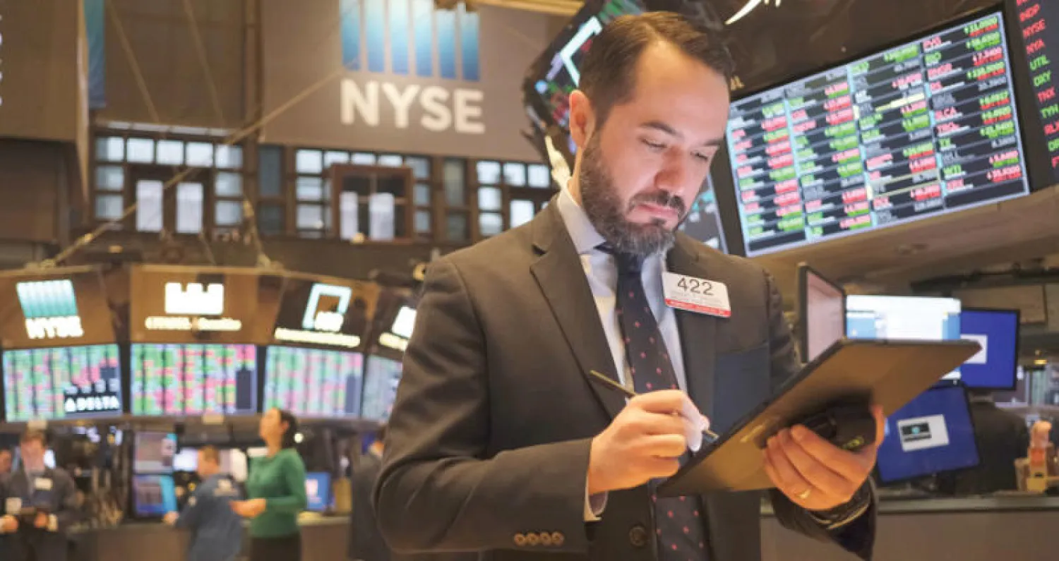 عادت أغلب الأسواق العالمية العاملة ظهر أمس إلى الاستقرار بعد تراجعات صباحية قوية نتيجة المخاوف (أ.ب)
