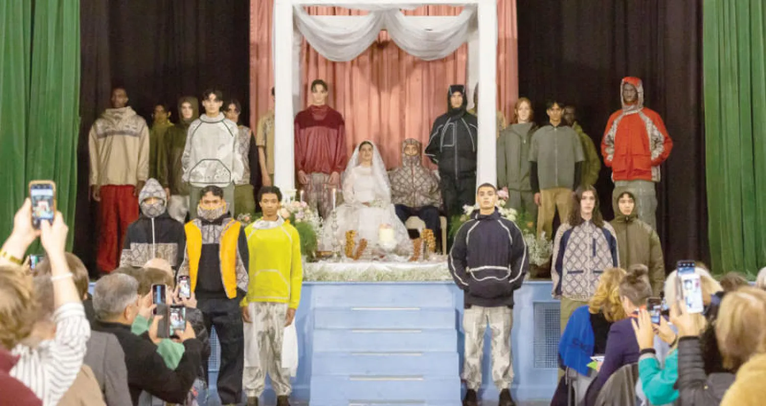 من عرض المصممة الإيرانية الأصل باريا فارزانة