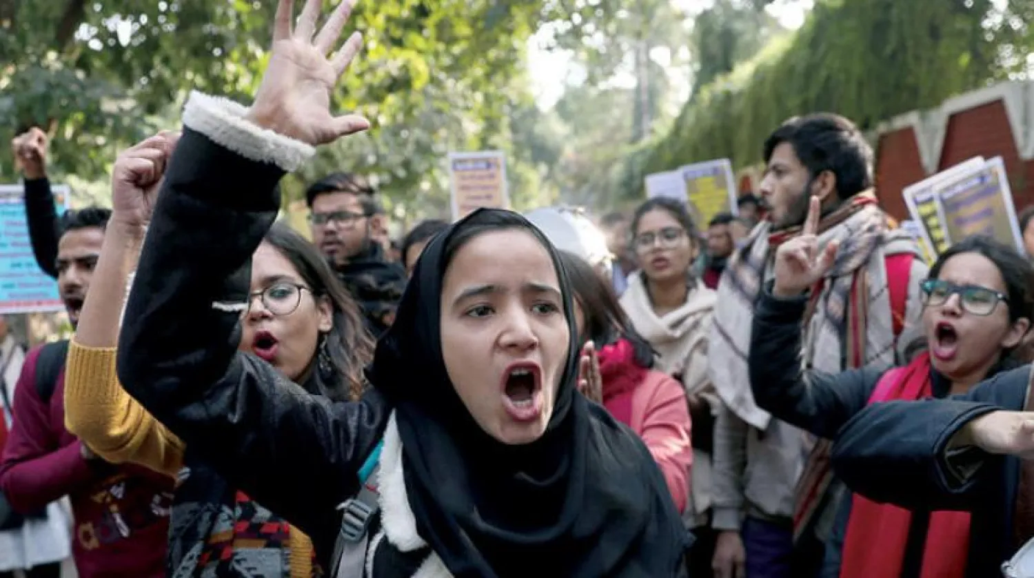 Hint kadınlar, cuma günü Yeni Delhi'de Vatandaşlık Yasasına karşı protesto gösterileri düzenlediler (Reuters)