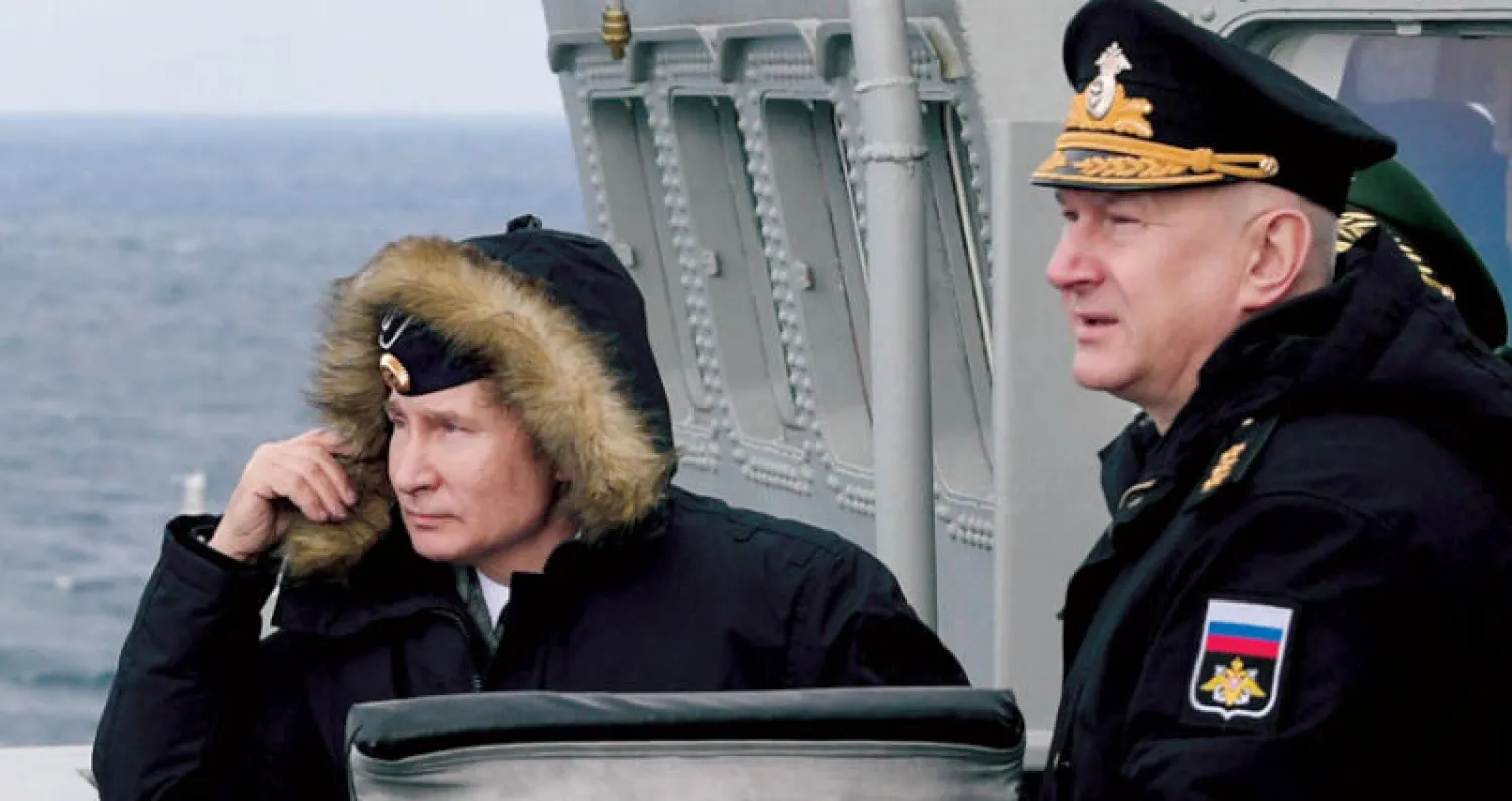 الرئيس بوتين يشرف على الاختبارات الصاروخية خلال مناورات بحرية روسية في البحر الأسود بالقرب من القرم (إ.ب.أ)