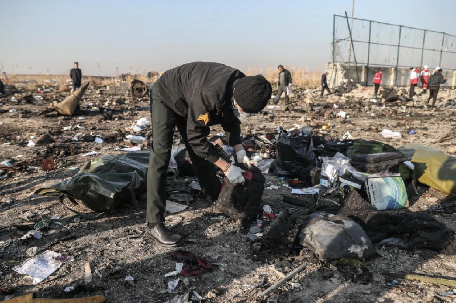 حطام الطائرة المنكوبة في طهران (د.ب.أ)
