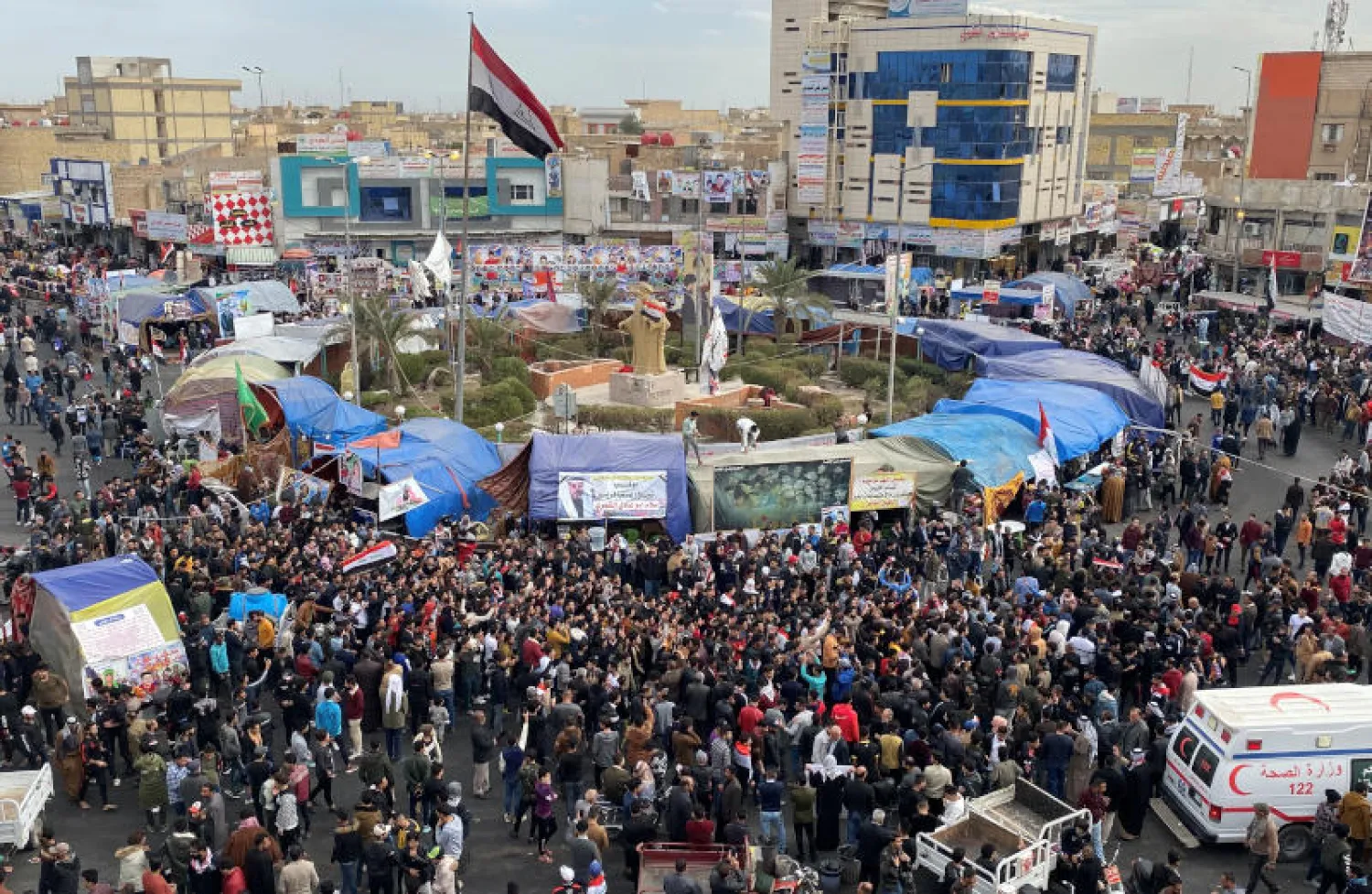 احتجاجات في الناصرية ضد الحكومة العراقية (رويترز)