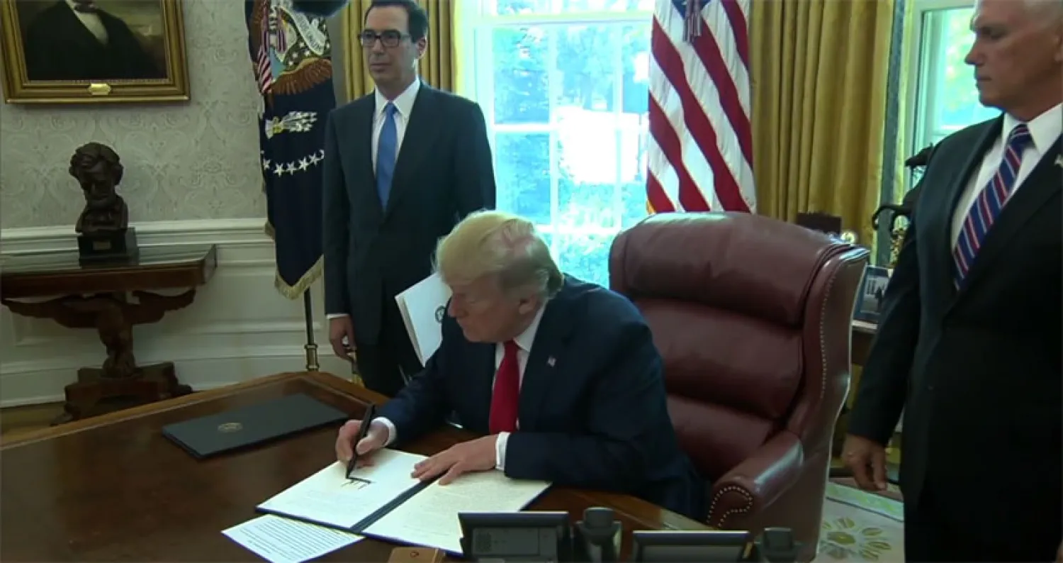 ترمب يوافق على توقيع عقوبات إضافية ضد إيران