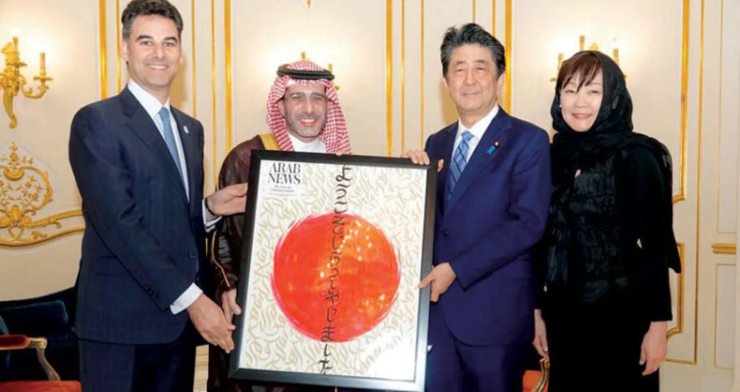 رئيس وزراء اليابان يستقبل فريق «عرب نيوز»