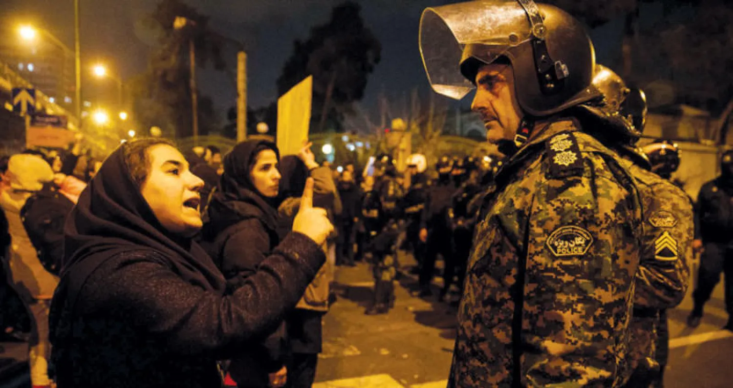 جانب من مظاهرة ضد النظام الإيراني في طهران (أ.ف.ب)