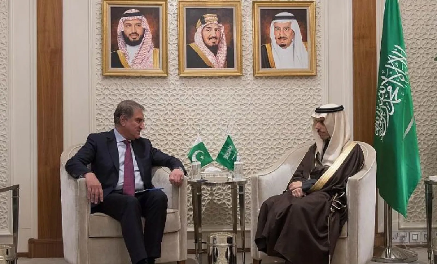 وزير الخارجية السعودي الأمير فيصل بن فرحان بن عبد الله لدى استقباله نظيره الباكستاني شاه محمود قرشي (واس)