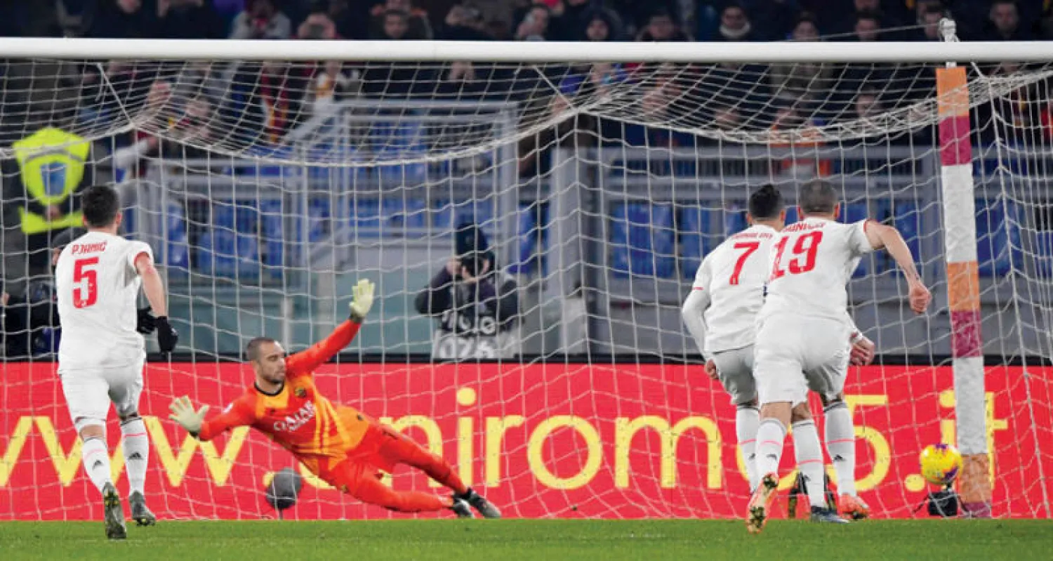 رونالدو (رقم 7) يسجل من ركلة الجزاء هدف تأمين فوز يوفنتوس على روما بالدوري (أ.ف.ب)