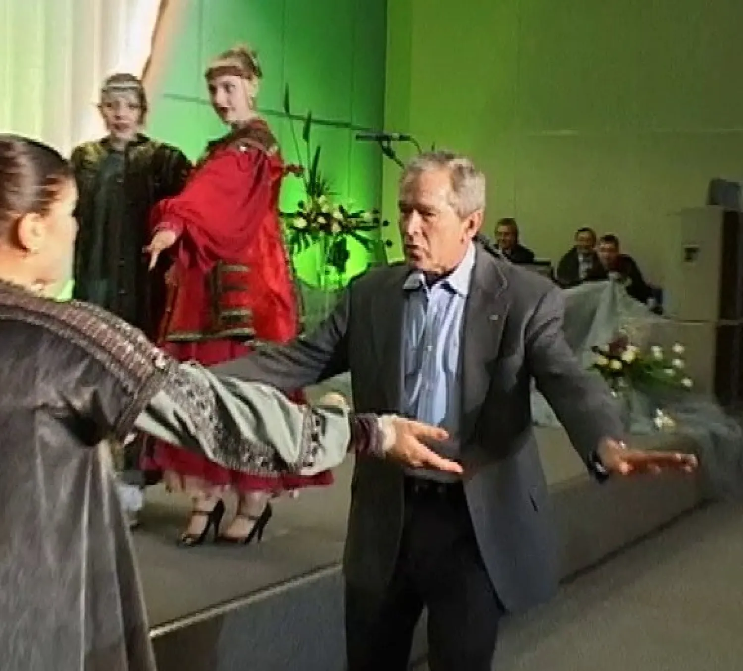 Putin ile Bush'un birlikte dans ettiği görüntüler ortaya çıktı