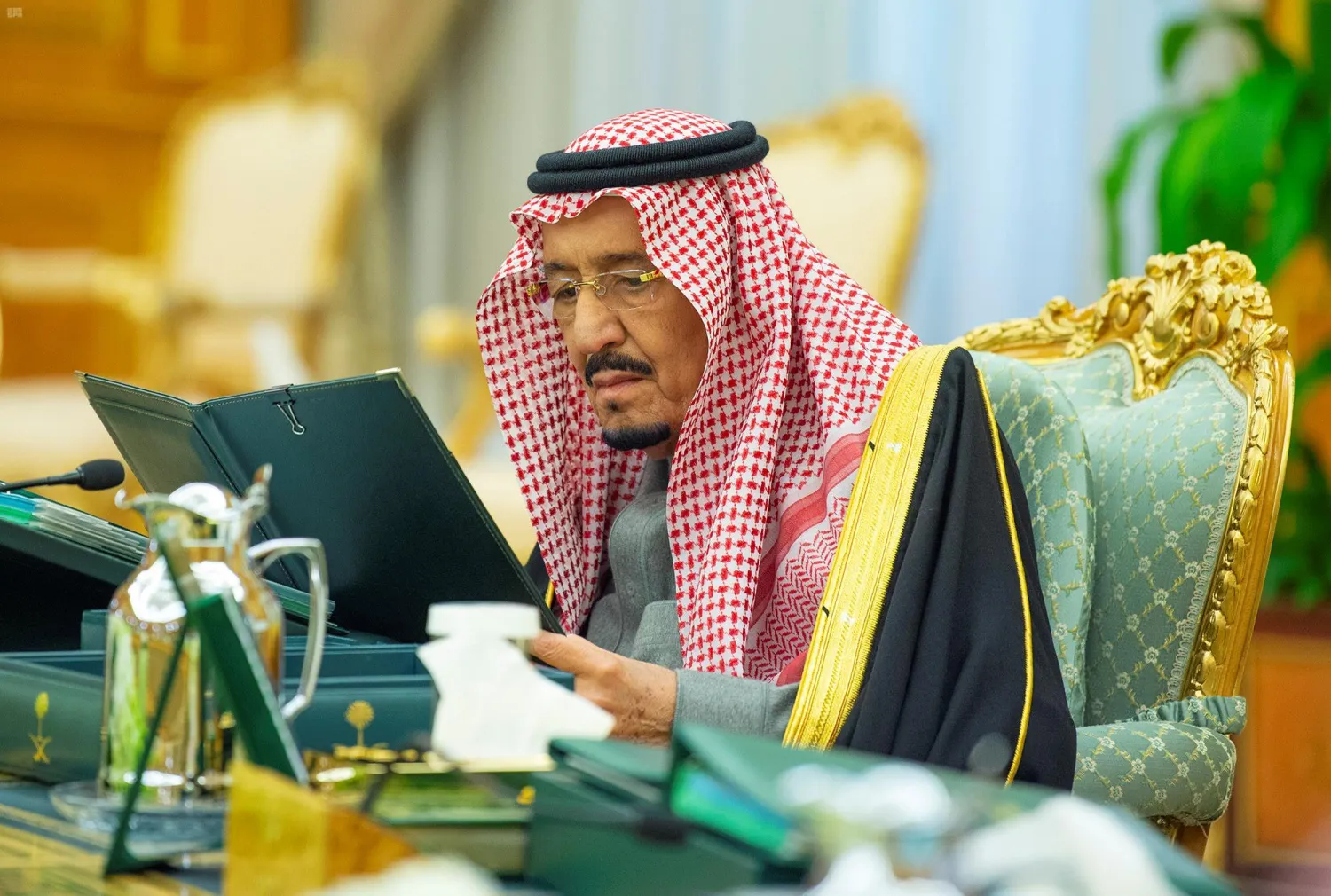 Custodian of the Two Holy Mosques King Salman bin Abdulaziz chairs a cabinet meeting in Riyadh. (SPA)